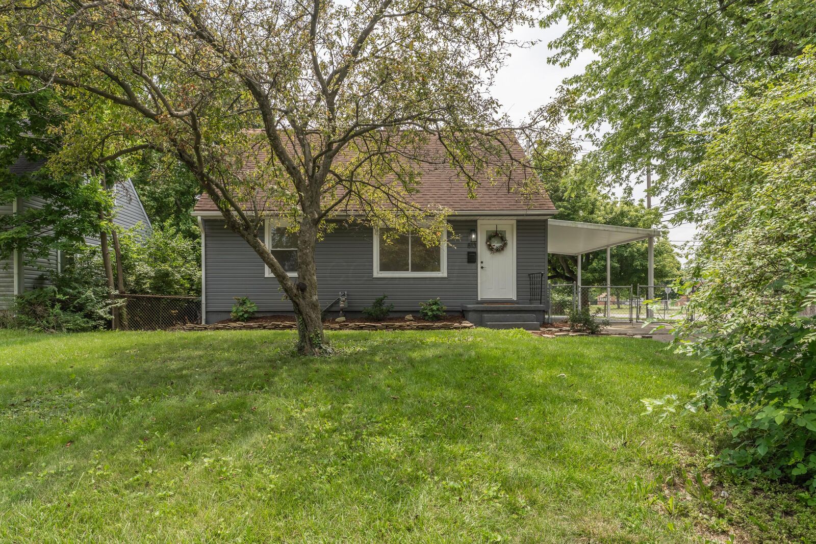 Property Photo:  813 Wainwright Drive  OH 43224 