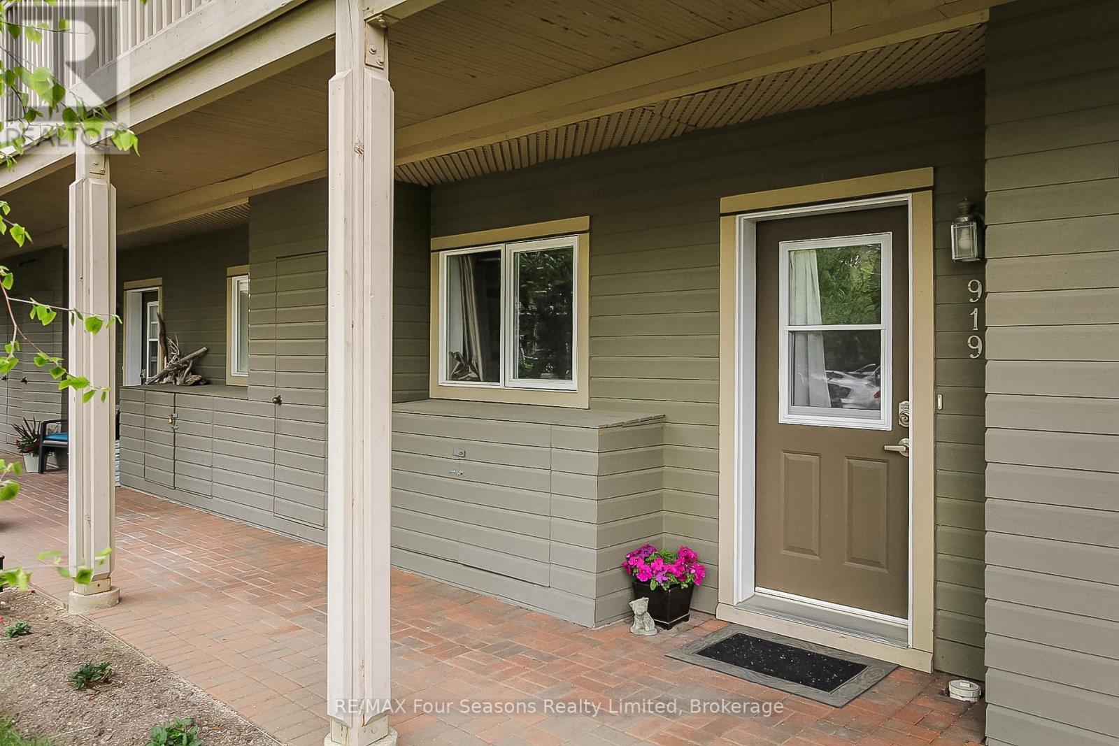 Property Photo: 919 Cedar Pointe Court ON L9Y 5C7