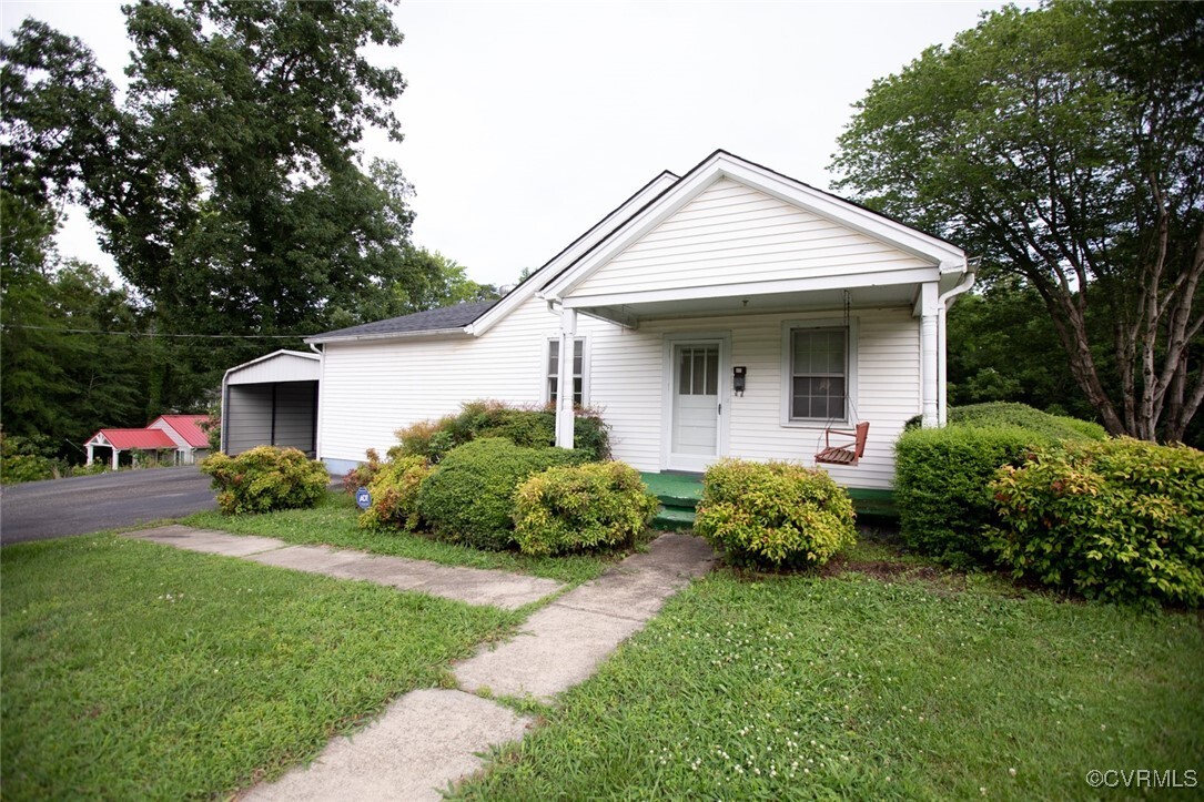 Property Photo: 224 Hylawn Avenue VA 23901