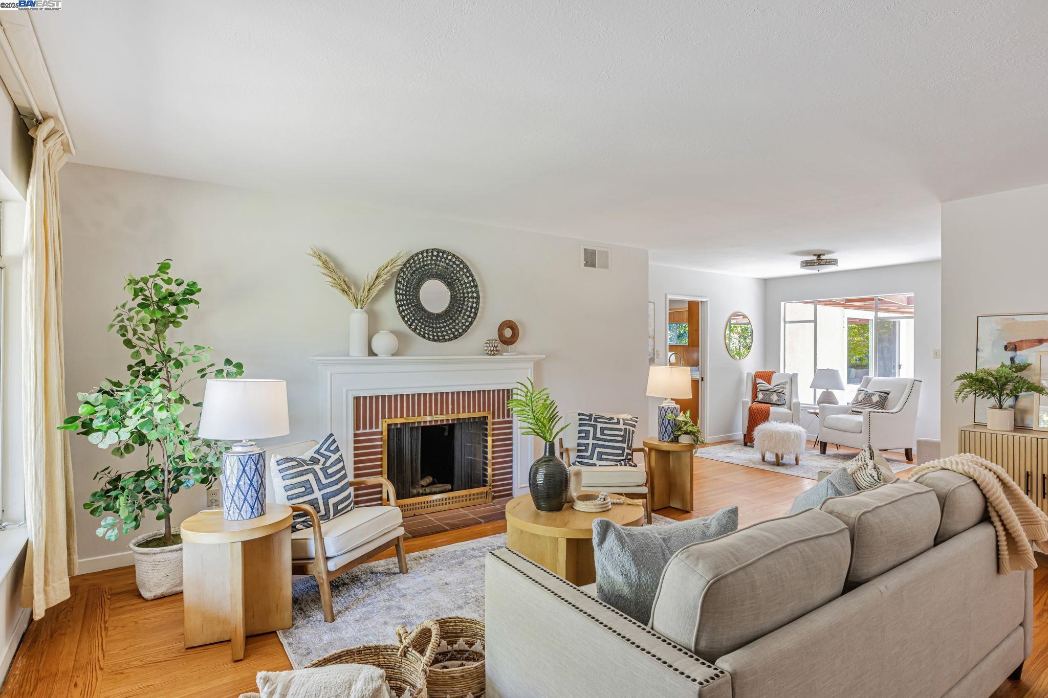 Property Photo: 37923 Glenmoor Dr CA 94536