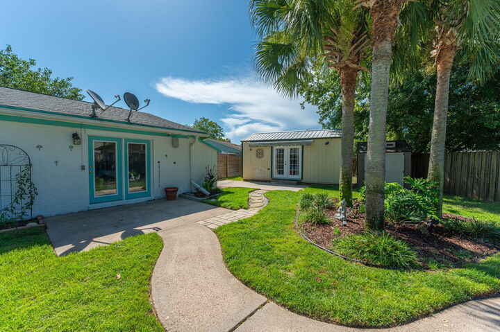 Property Photo: 10 Lake Lorraine Circle FL 32579