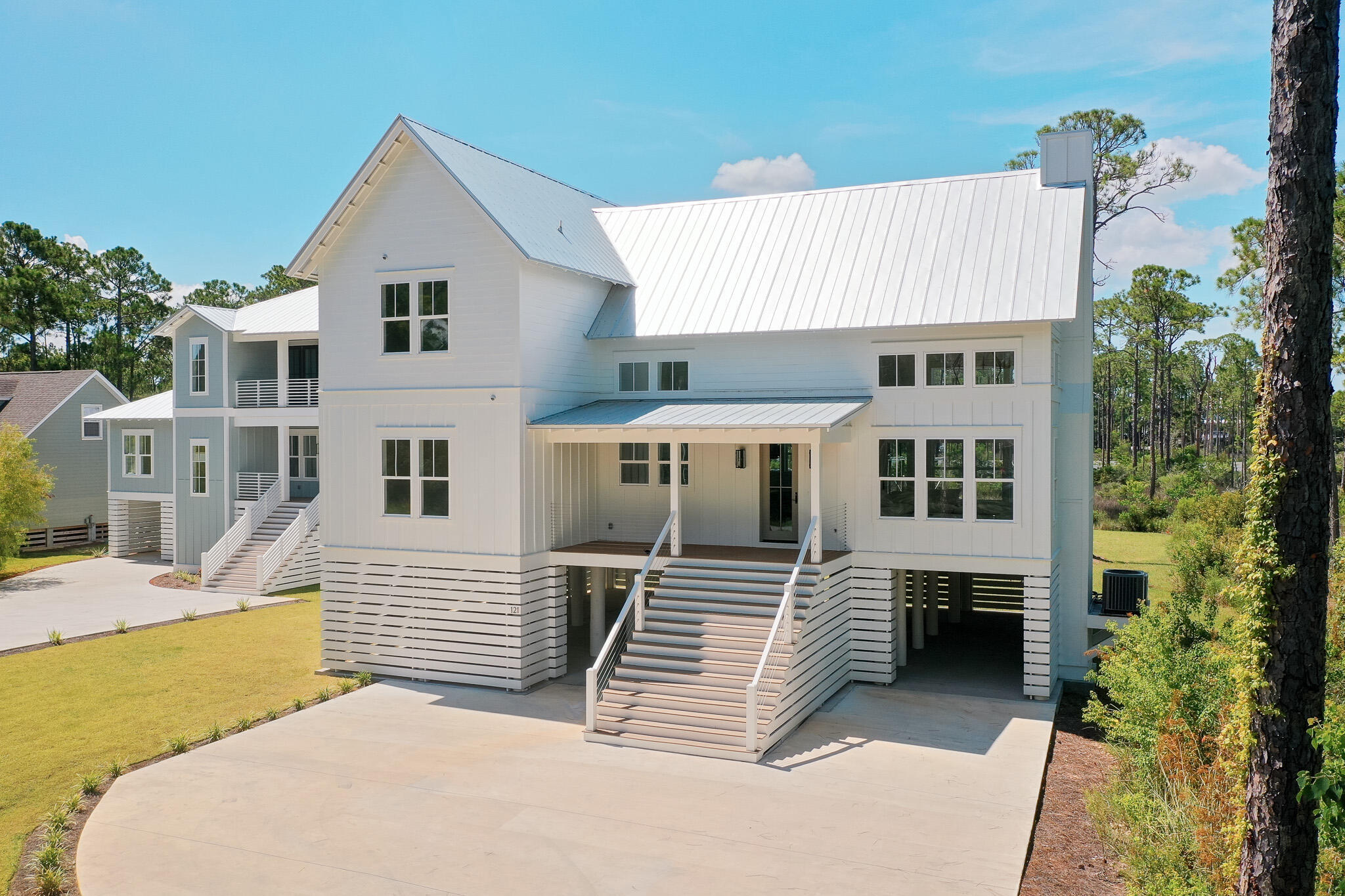 Property Photo: 121 W Nursery Road FL 32459