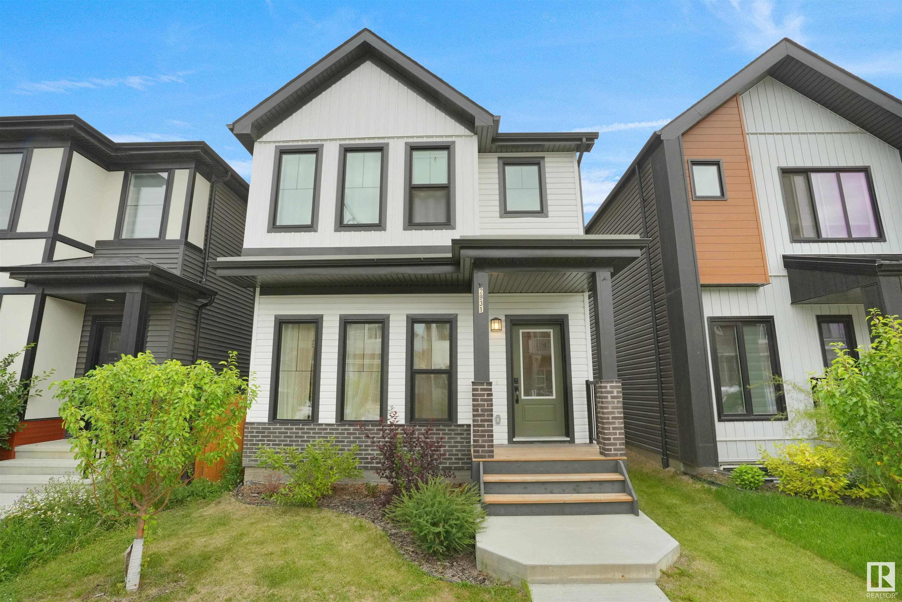 Property Photo:  2931 Coughlan Green Green SW  AB T6W 3X6 