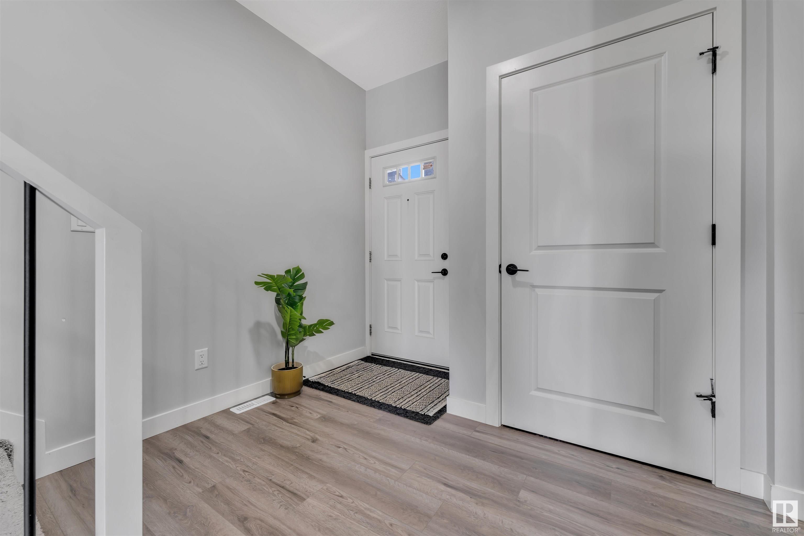 Property Photo: 9417 Pear Crescent SW AB T6X 2Z5