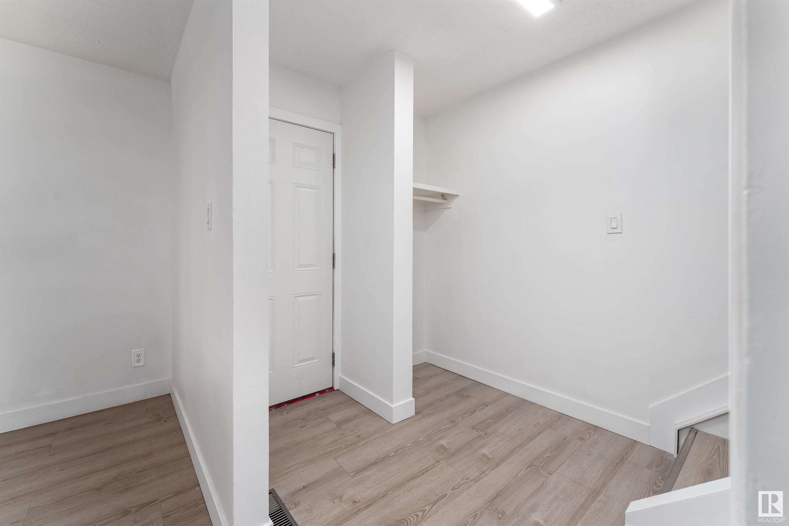 14230 80 Street NW 8  Edmonton AB T5C 1L6 photo