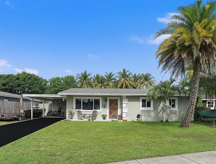 Property Photo:  2251 SW 33rd Ave  FL 33312 