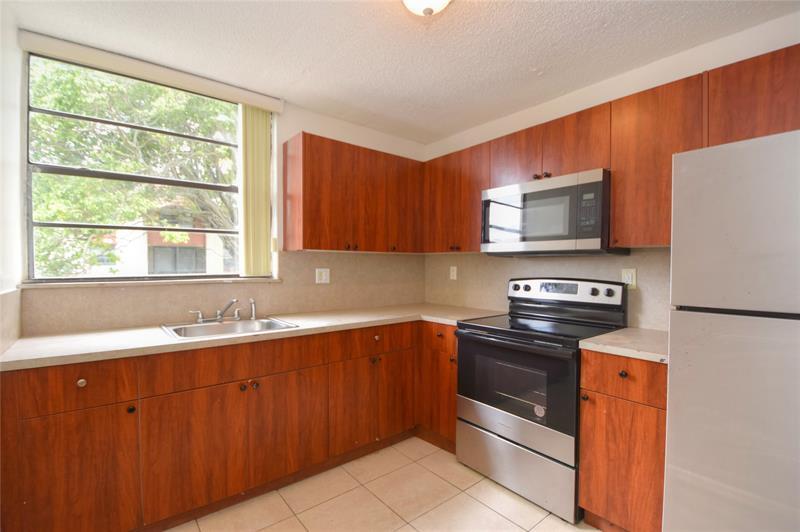 Property Photo: 1790 NW 55th Ave 202 FL 33313