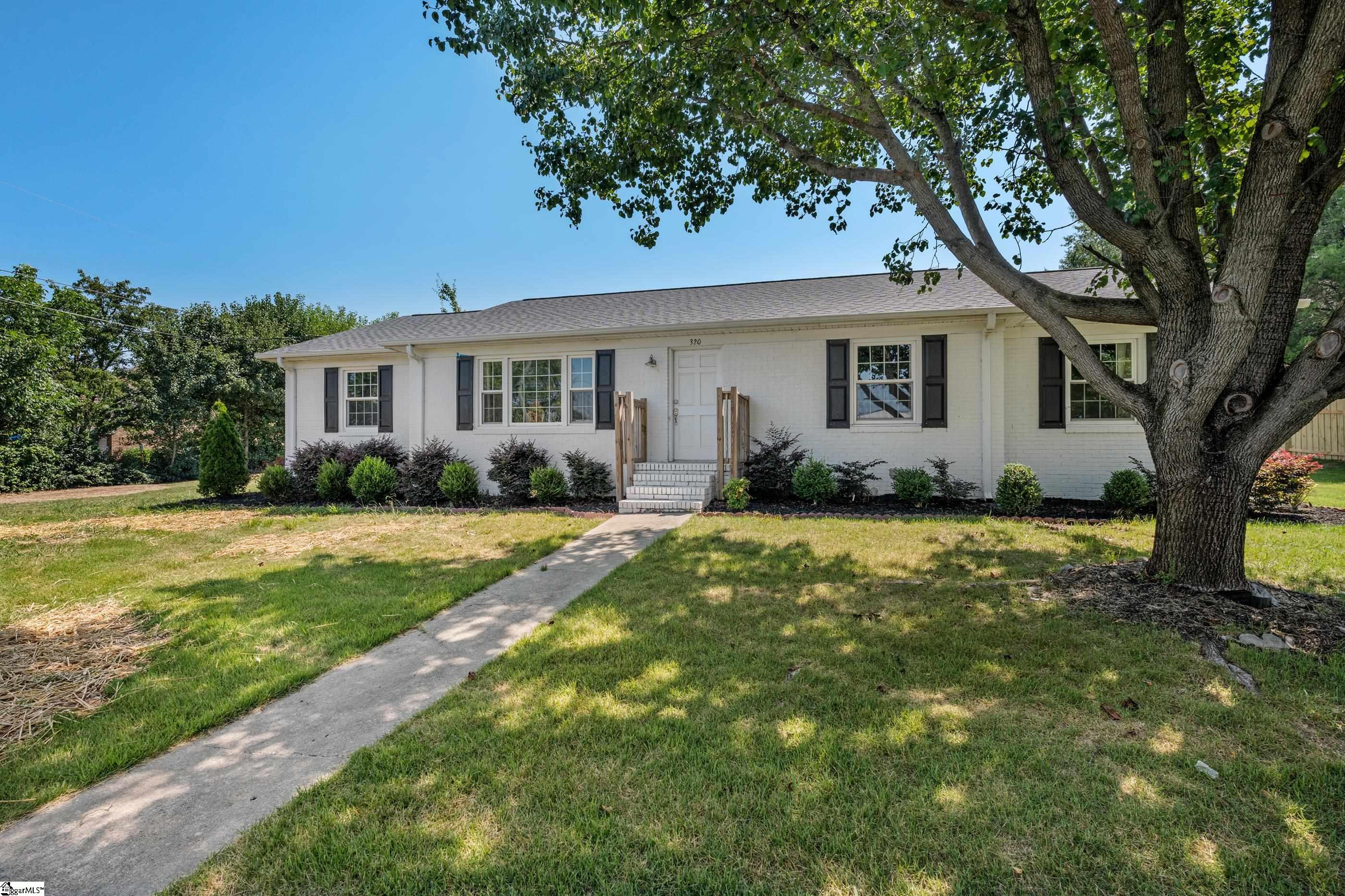 Property Photo: 320 Mitchell Road SC 29615