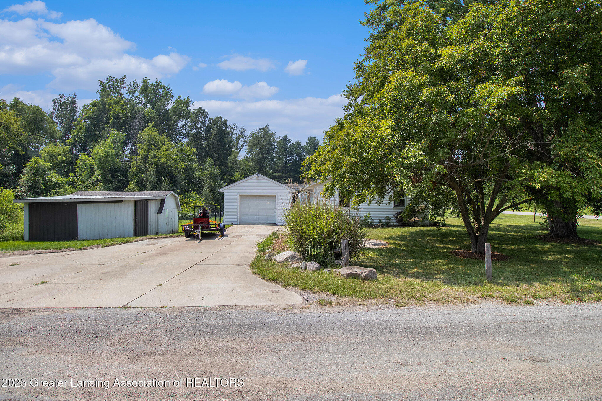 Property Photo:  522 Oakdale Road  MI 49058 