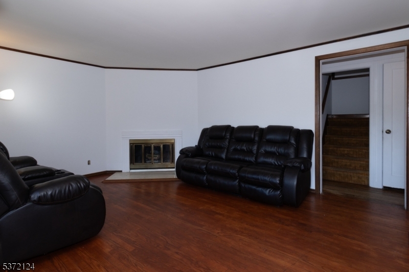 Property Photo:  33 Country Club Ln  NJ 07081 