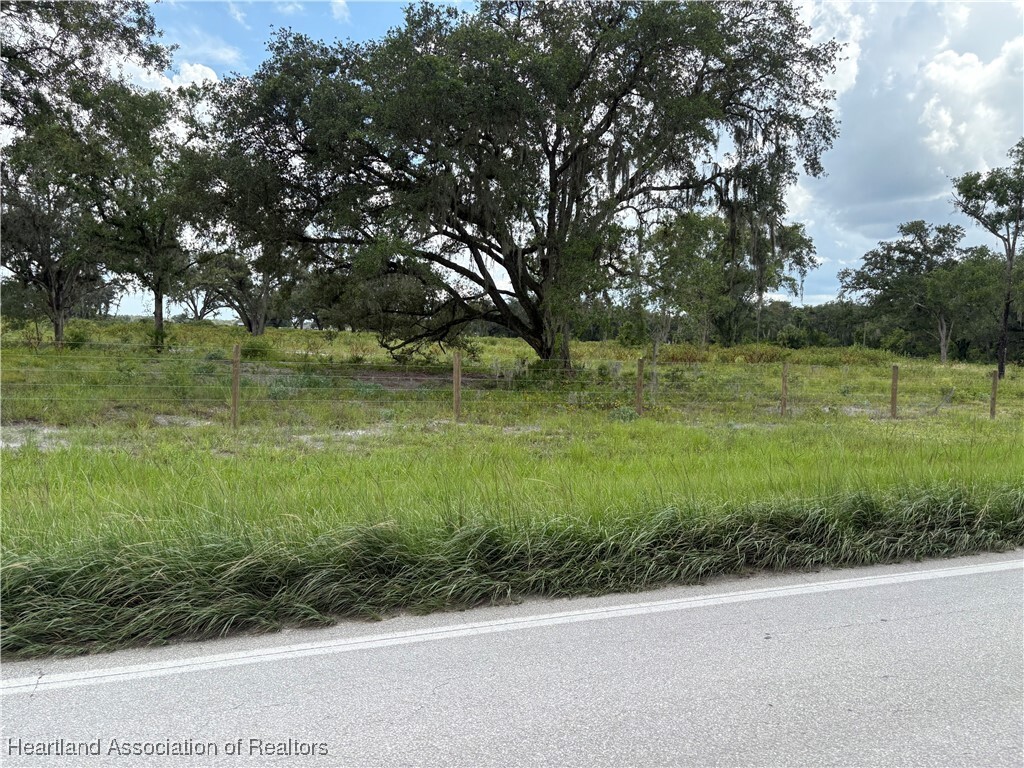 Property Photo: 900 County Road 731 FL 33960