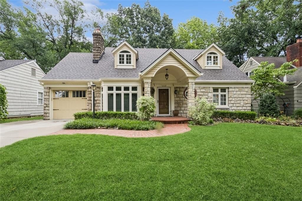 Property Photo: 5337 Canterbury Road KS 66205