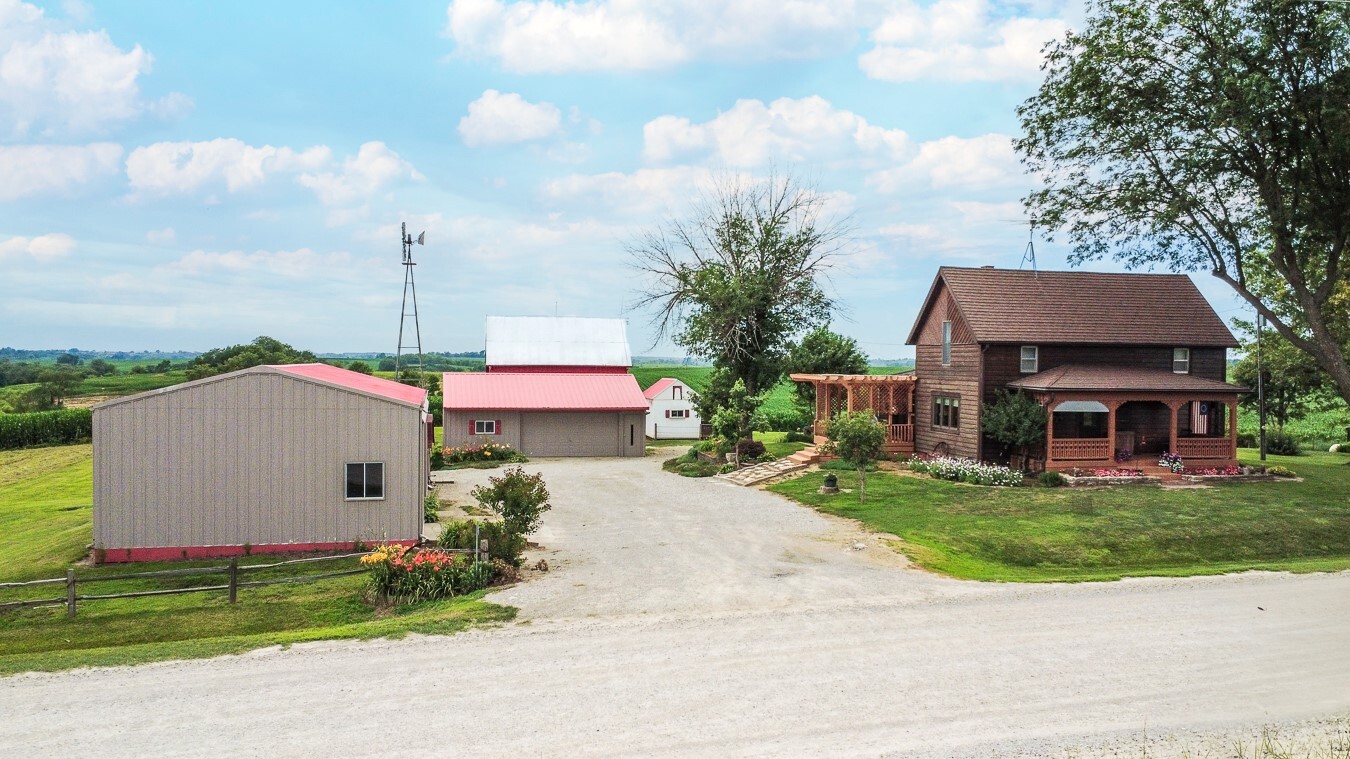 Property Photo: 21189 163rd Avenue IA 52591