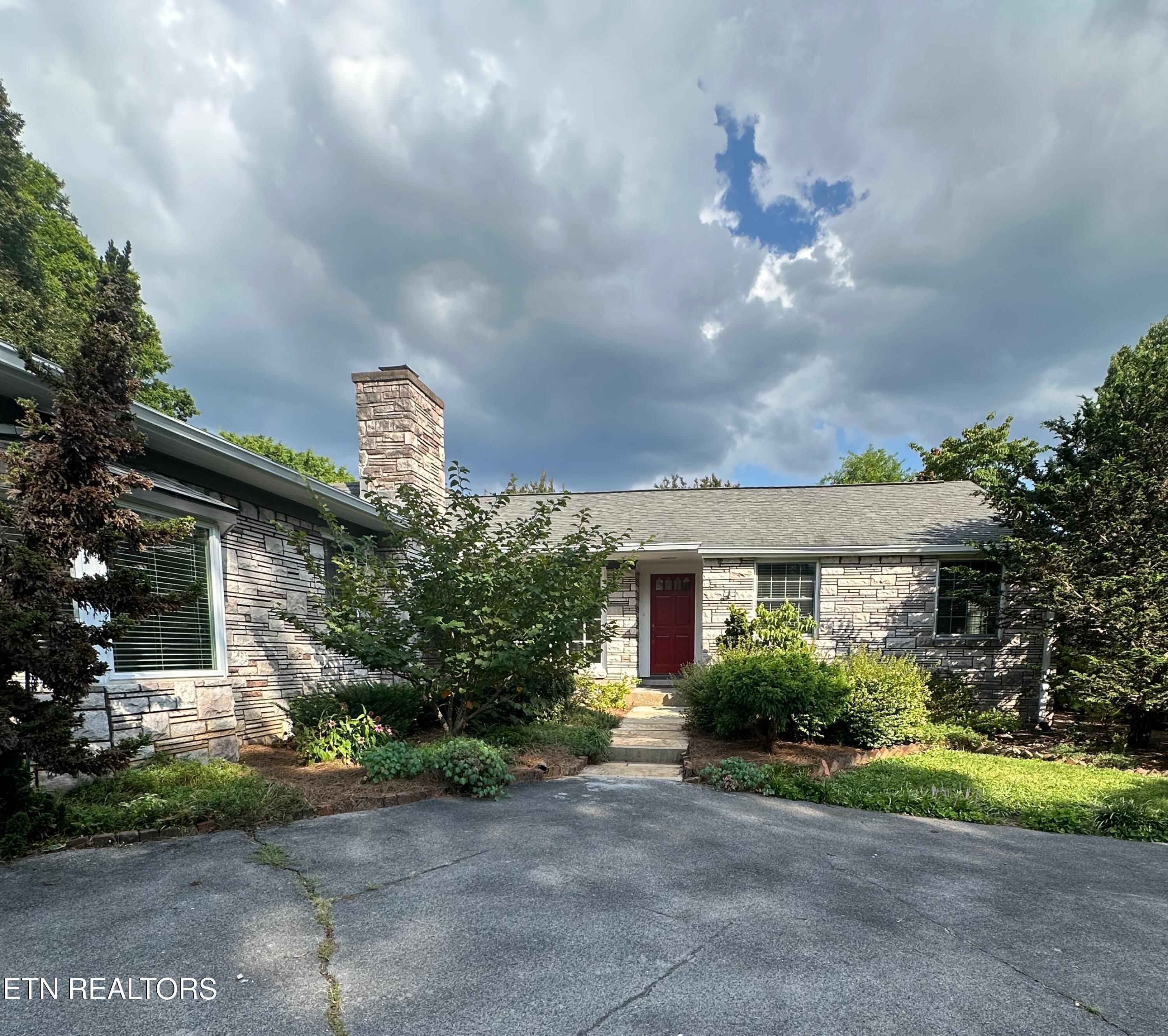 Property Photo: 5426 Gaineswood Rd TN 37918