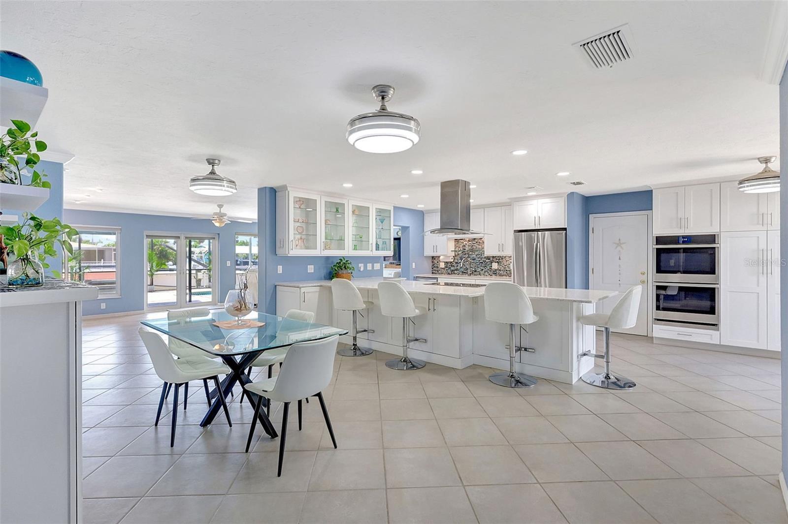 Property Photo: 4216 Royal Palm Drive FL 34210