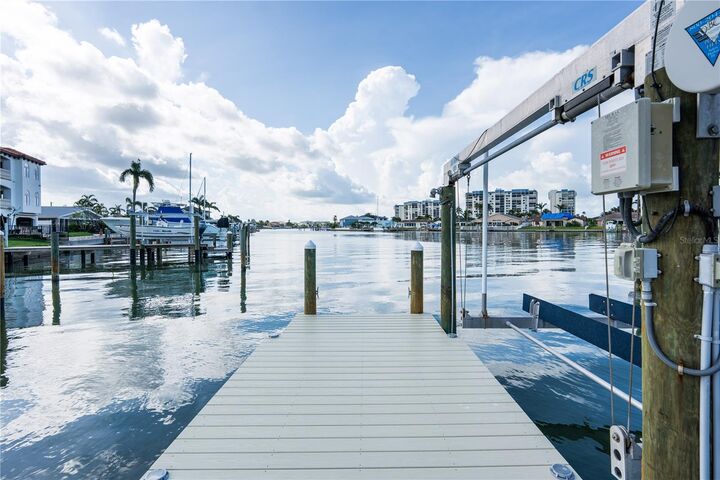 Property Photo: 24 Marina Terrace FL 33706