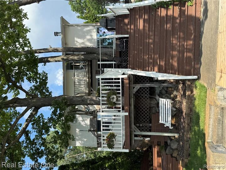 Property Photo:  423 Shady Oaks Street  MI 48362 2569 