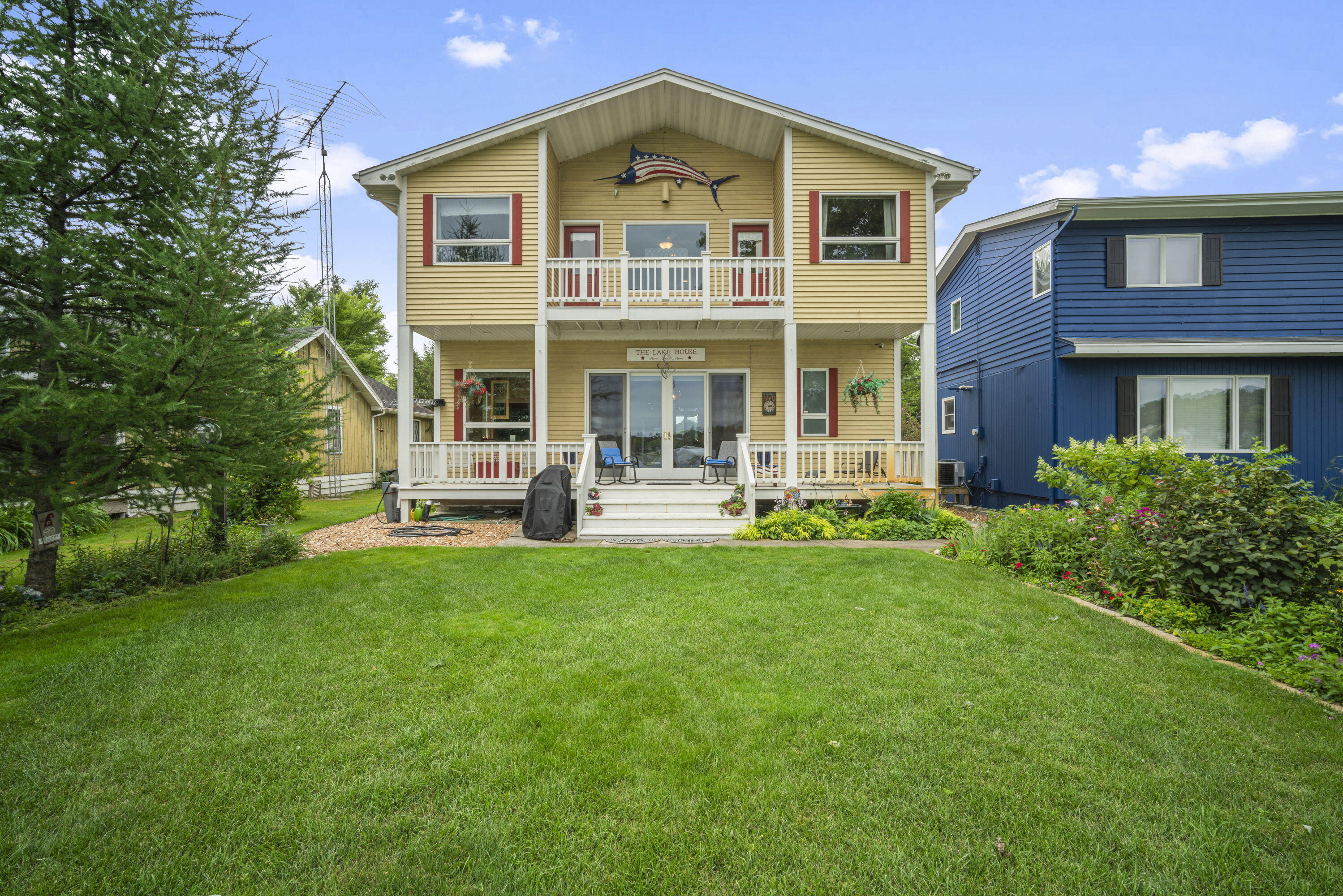 Property Photo: 8041 W Lakeshore Dr WI 53105