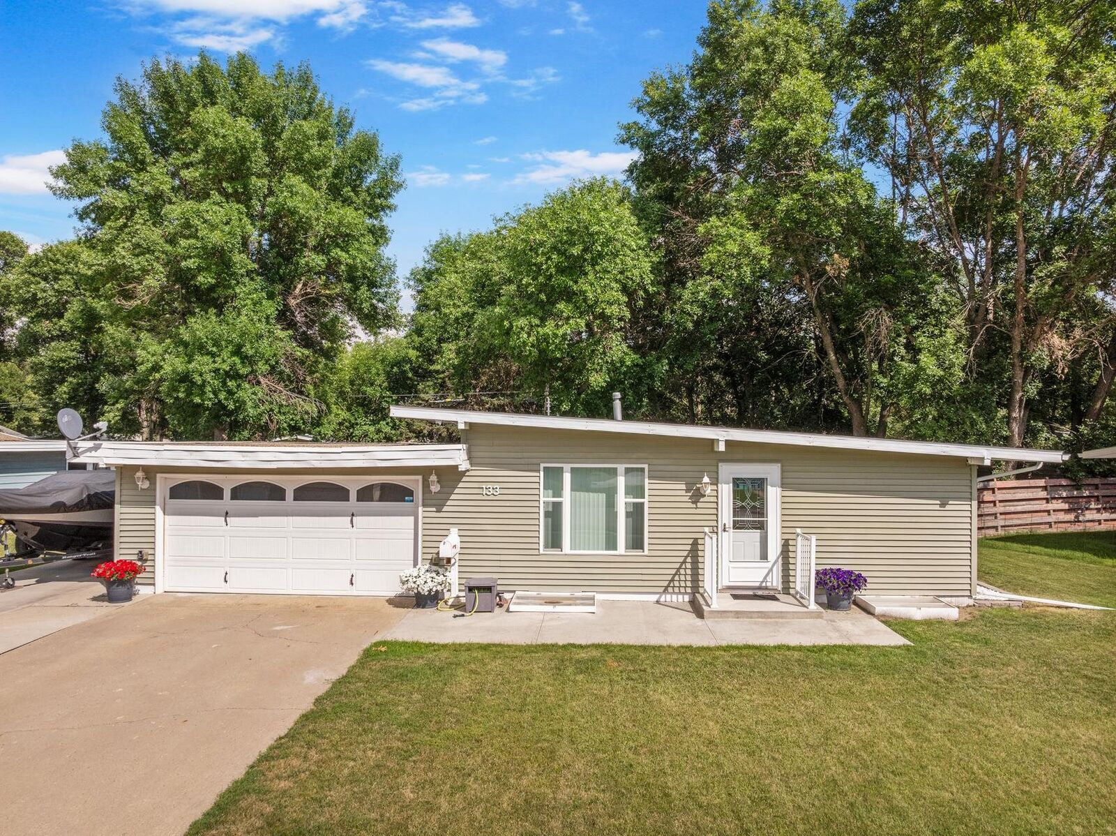 Property Photo: 133 28th St SW ND 58701