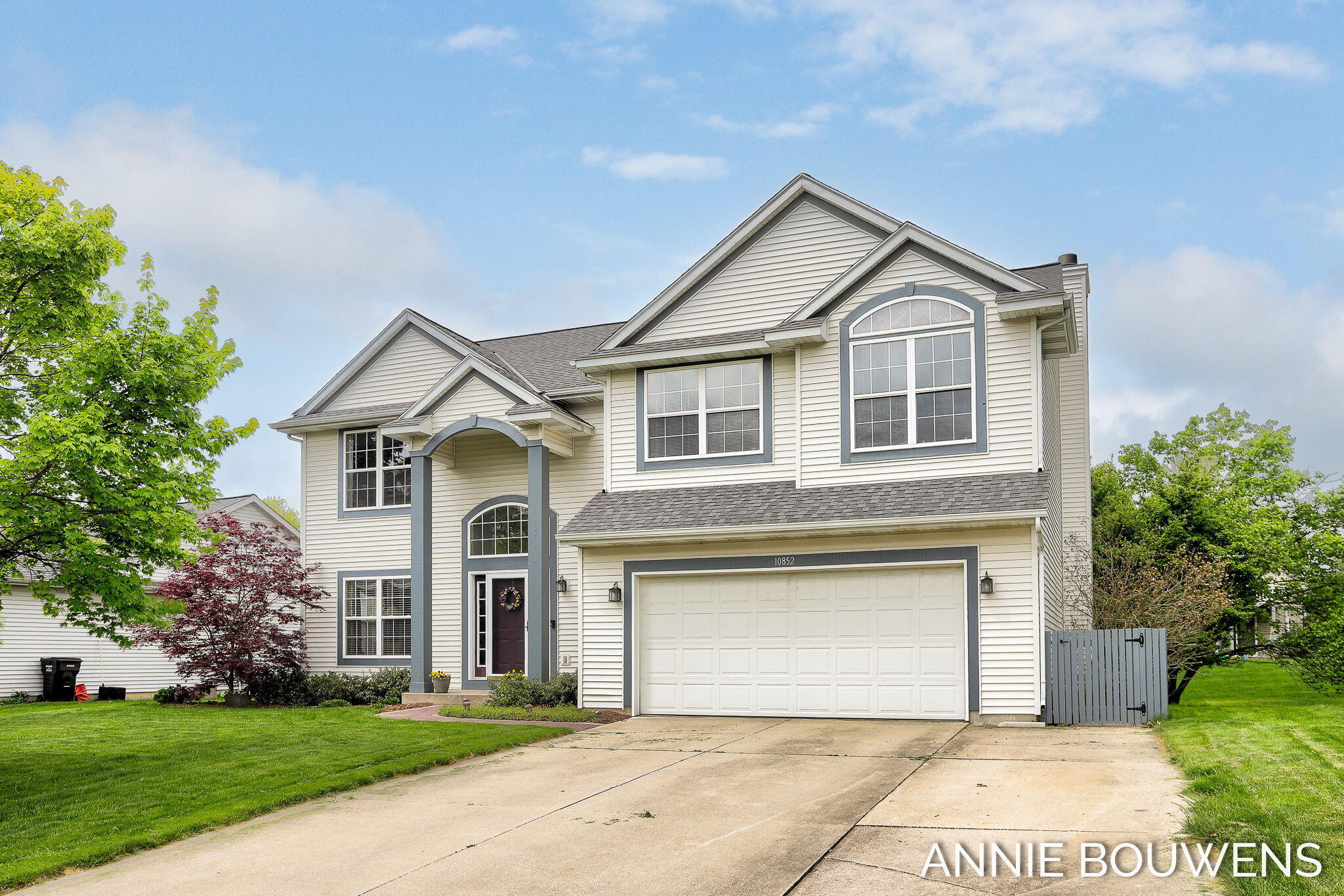 Property Photo: 10852 Thornberry Way MI 49464