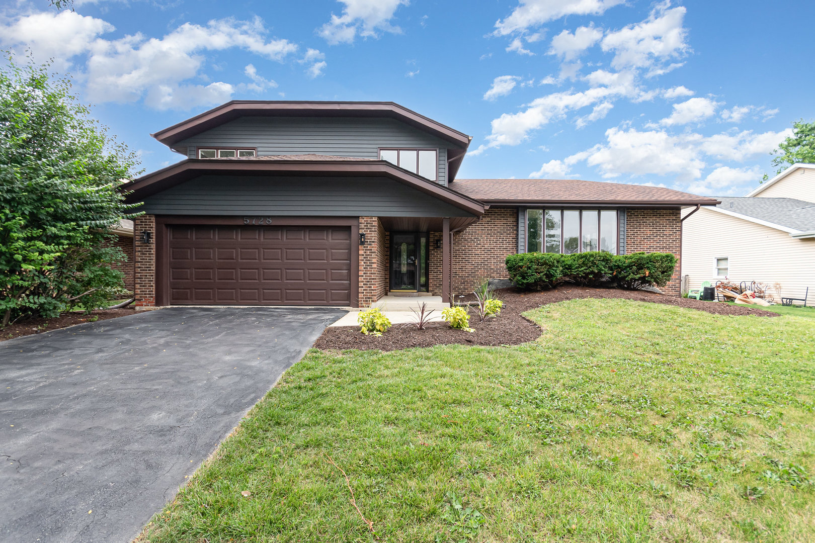Property Photo: 5728 Antler Lane IL 60559