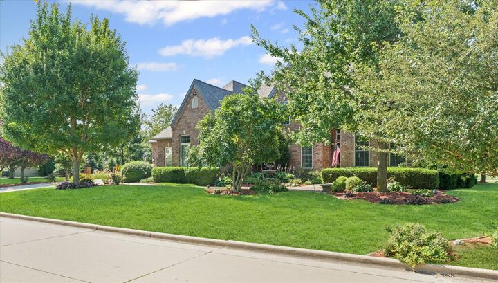 Property Photo:  2505 Stone Creek Boulevard  IL 61802 