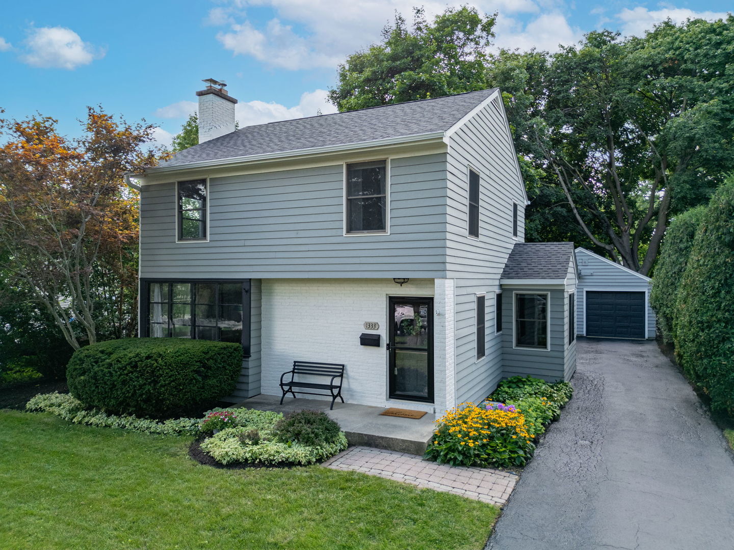 Property Photo:  1333 S 3rd Street  IL 60174 