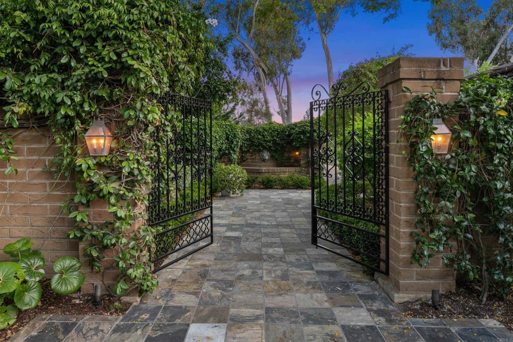 Property Photo: 15306 Las Planideras CA 92067