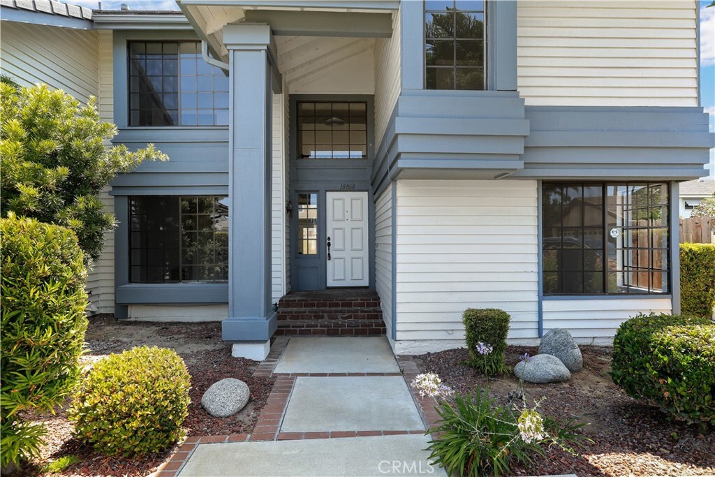 Property Photo:  18868 Mount Morgan Circle  CA 92708 