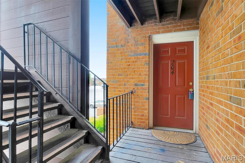 Property Photo: 1935 Greenglen Drive 204 MO 63122