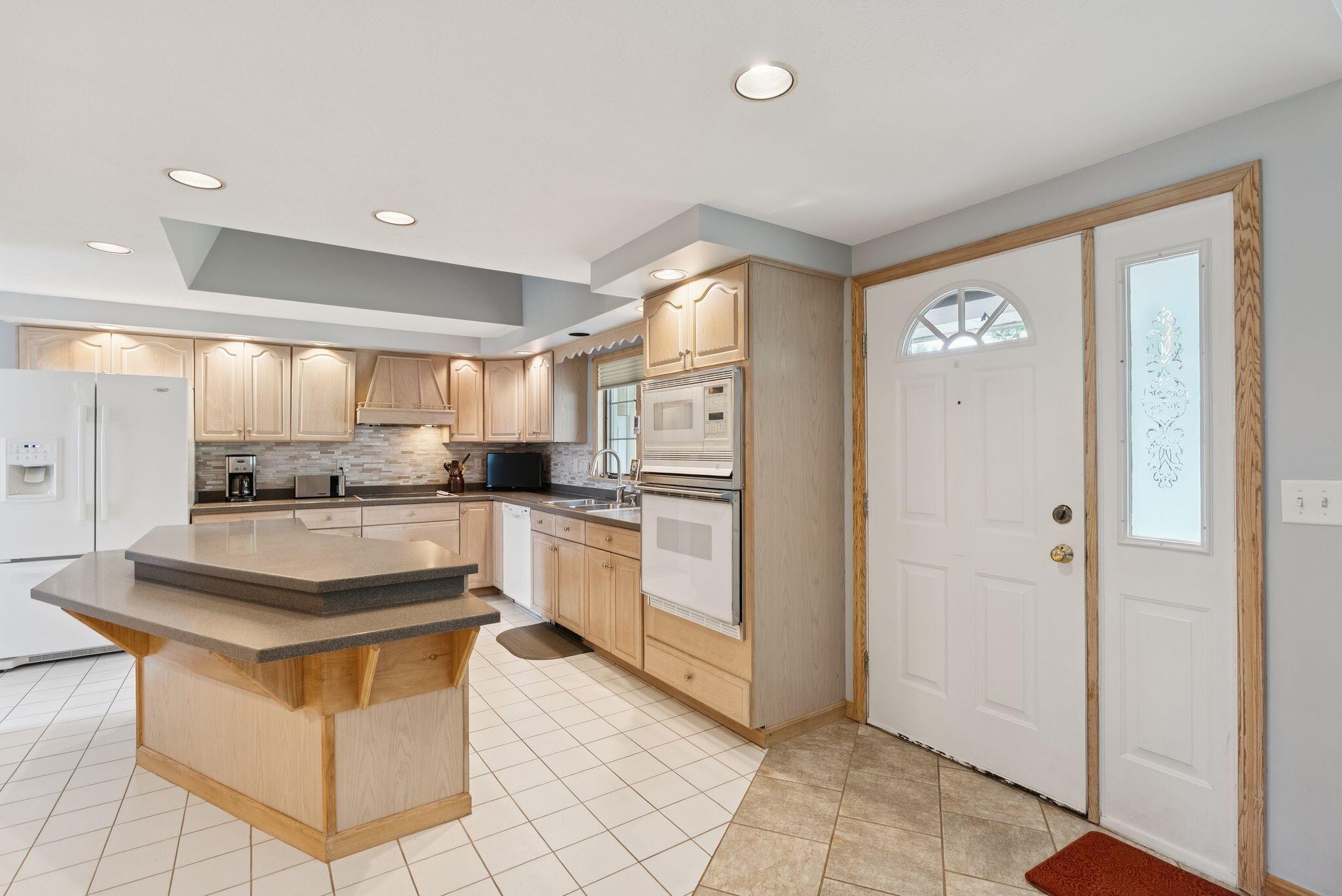 Property Photo:  107 Kennebunk Road  ME 04002 