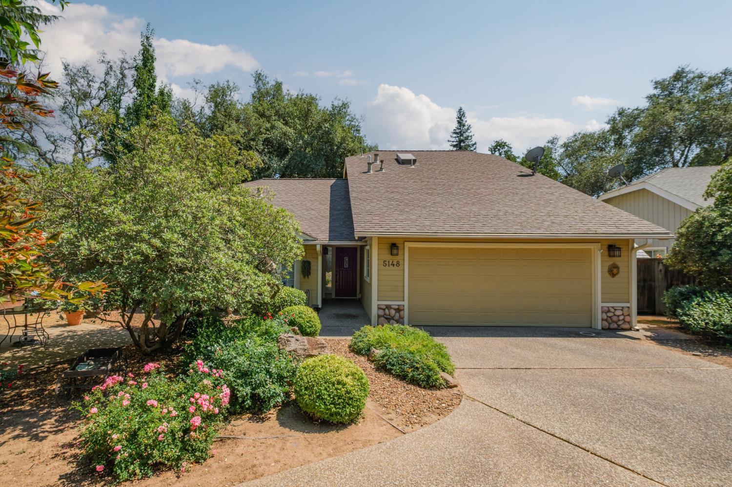 Property Photo: 5148 Walnut Place Lane CA 95608