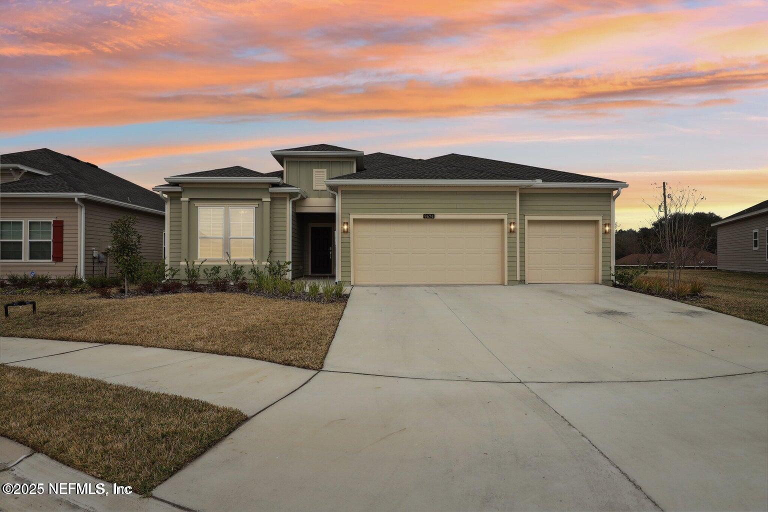 Property Photo: 9674 Gaynor Circle FL 32219