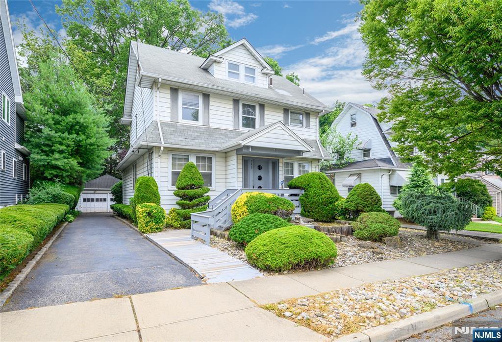 Property Photo:  390 South Parkway  NJ 07014 