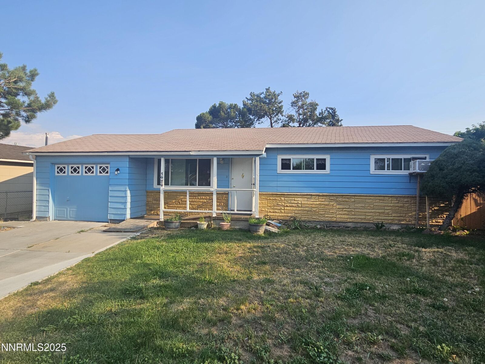 Property Photo: 1420 Trainer Way NV 89512