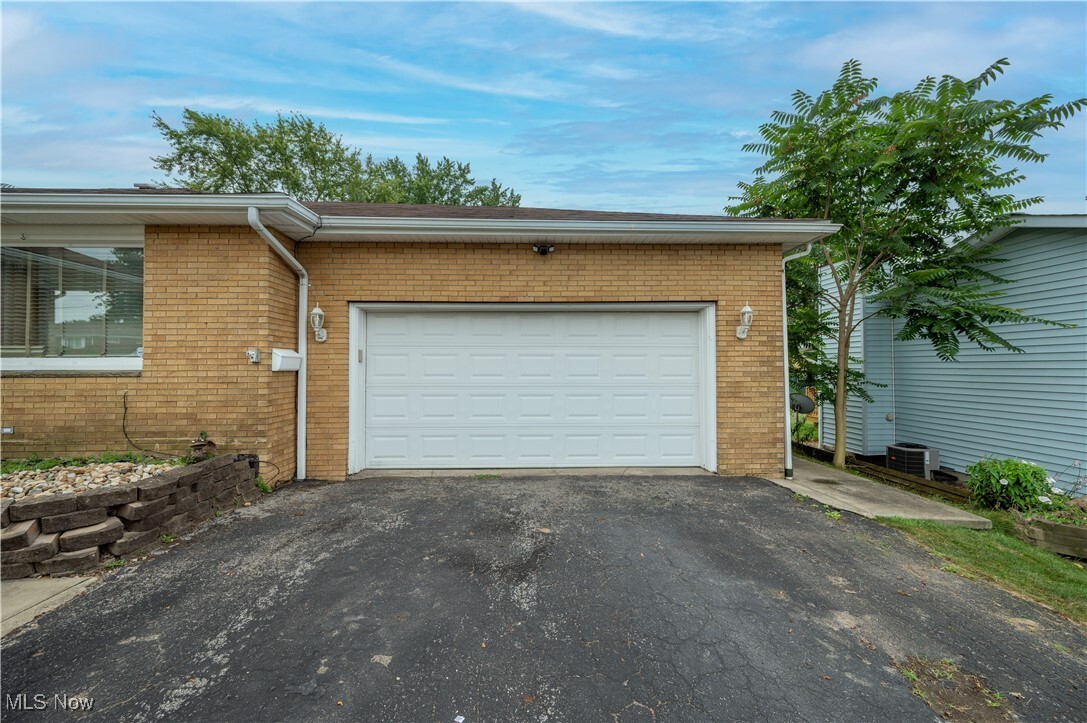Property Photo: 519 Blossom Avenue OH 44405