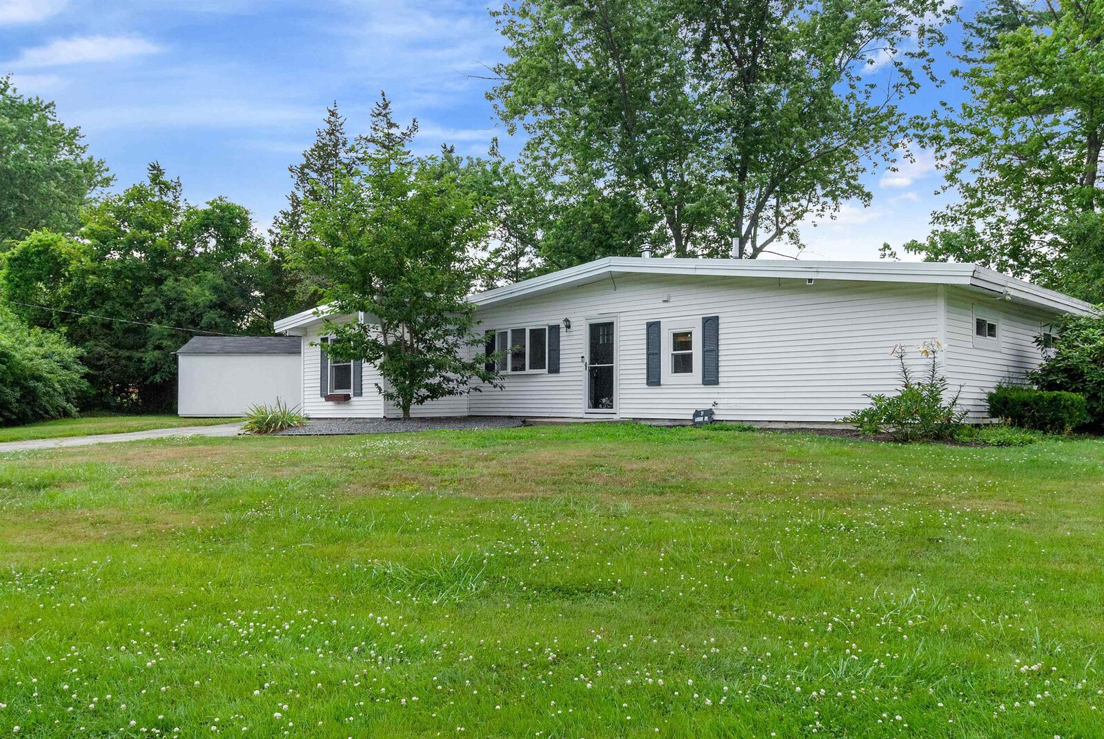 Property Photo:  21 Arbor Street  NH 03820 