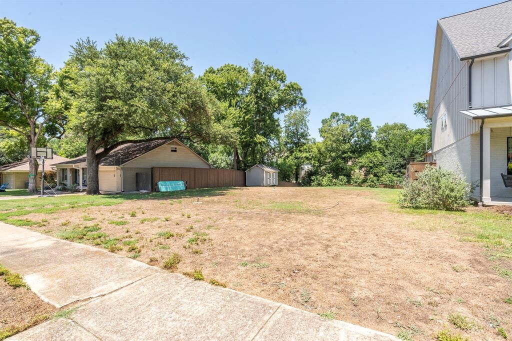 Property Photo:  7835 Blackbird Lane  TX 75238 
