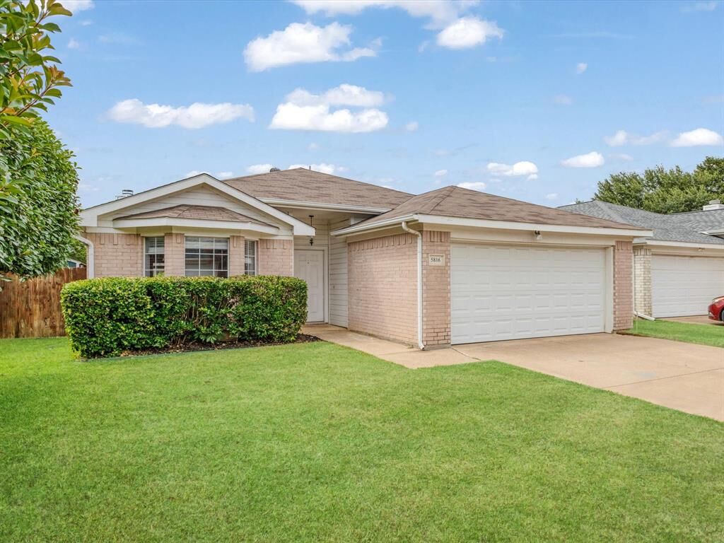 Property Photo: 5816 Clarion Trail TX 76017
