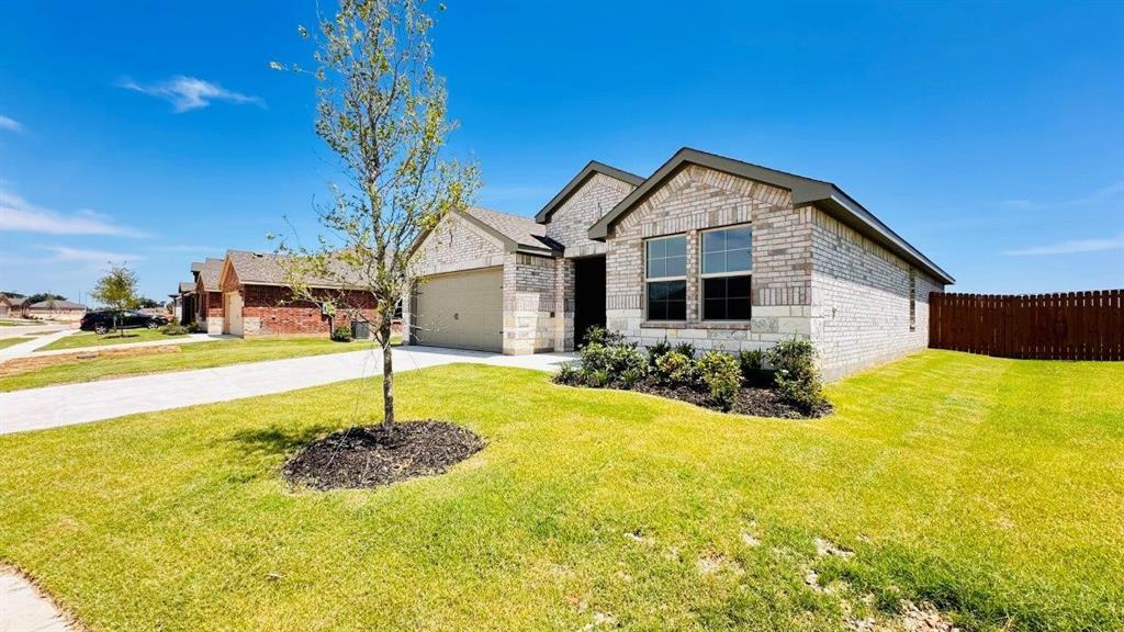 Property Photo: 404 Marsh Street TX 76033