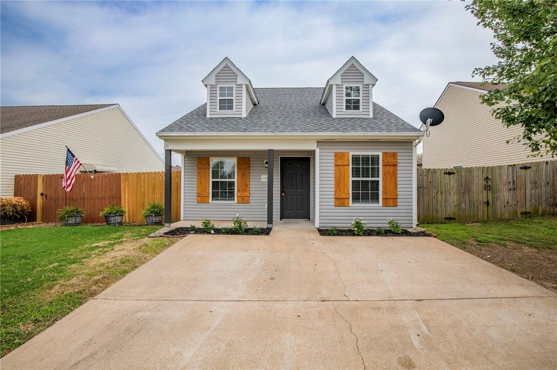 Property Photo:  2508 W Ash Place  AR 72758 