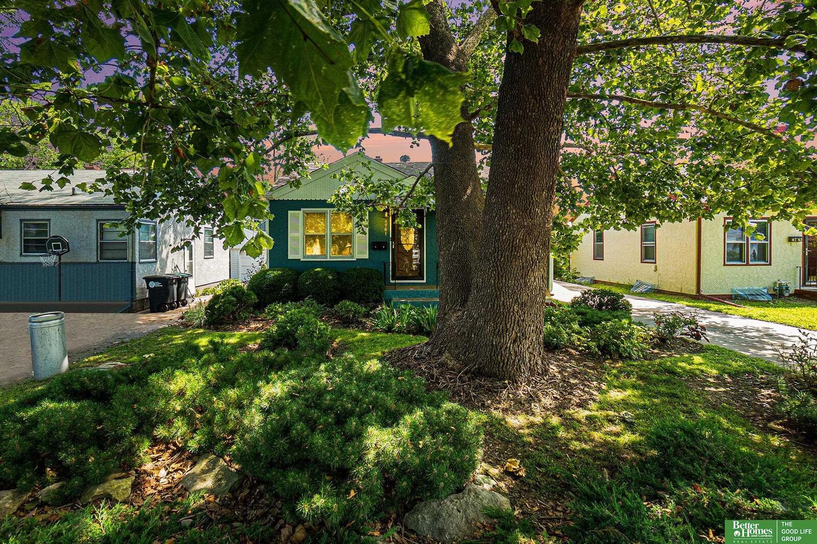 Property Photo: 4761 Meredith Avenue NE 68104