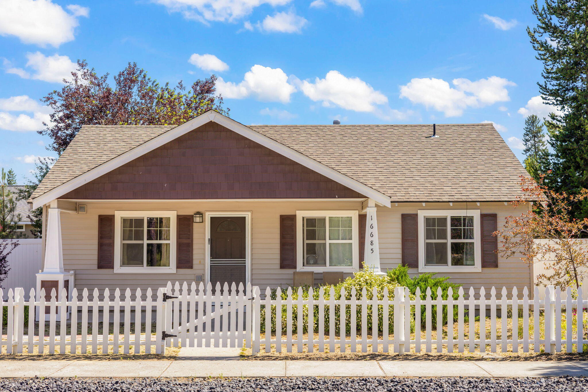 Property Photo:  16685 William Foss Road  OR 97739 