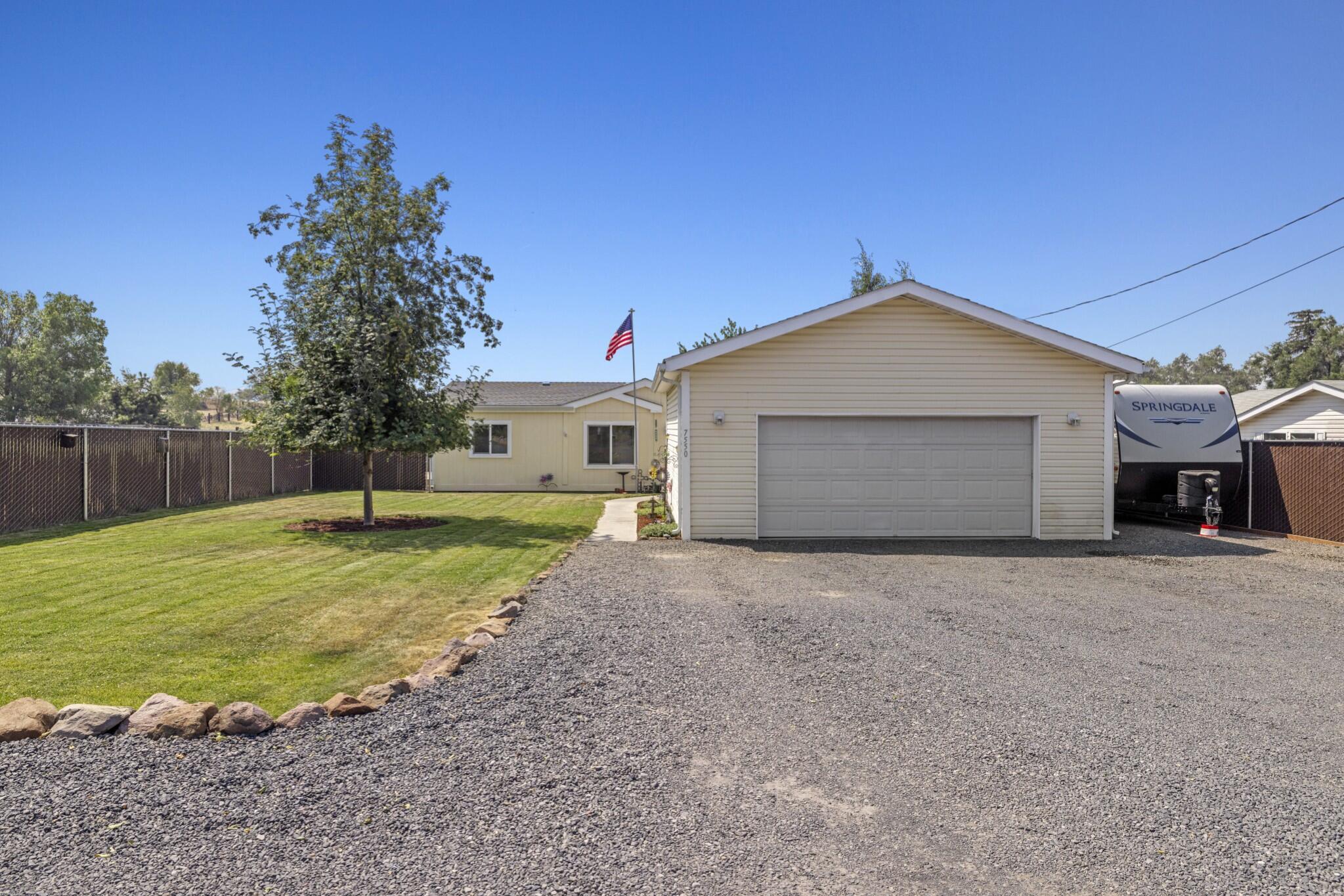 Property Photo: 7550 Hilyard Avenue OR 97603