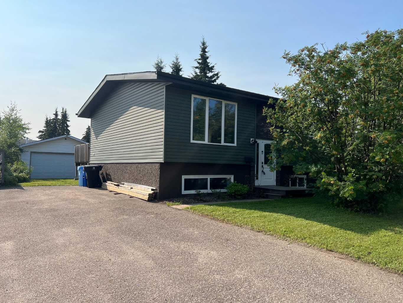Property Photo: 161 Ross Haven Drive AB T9H 3P1