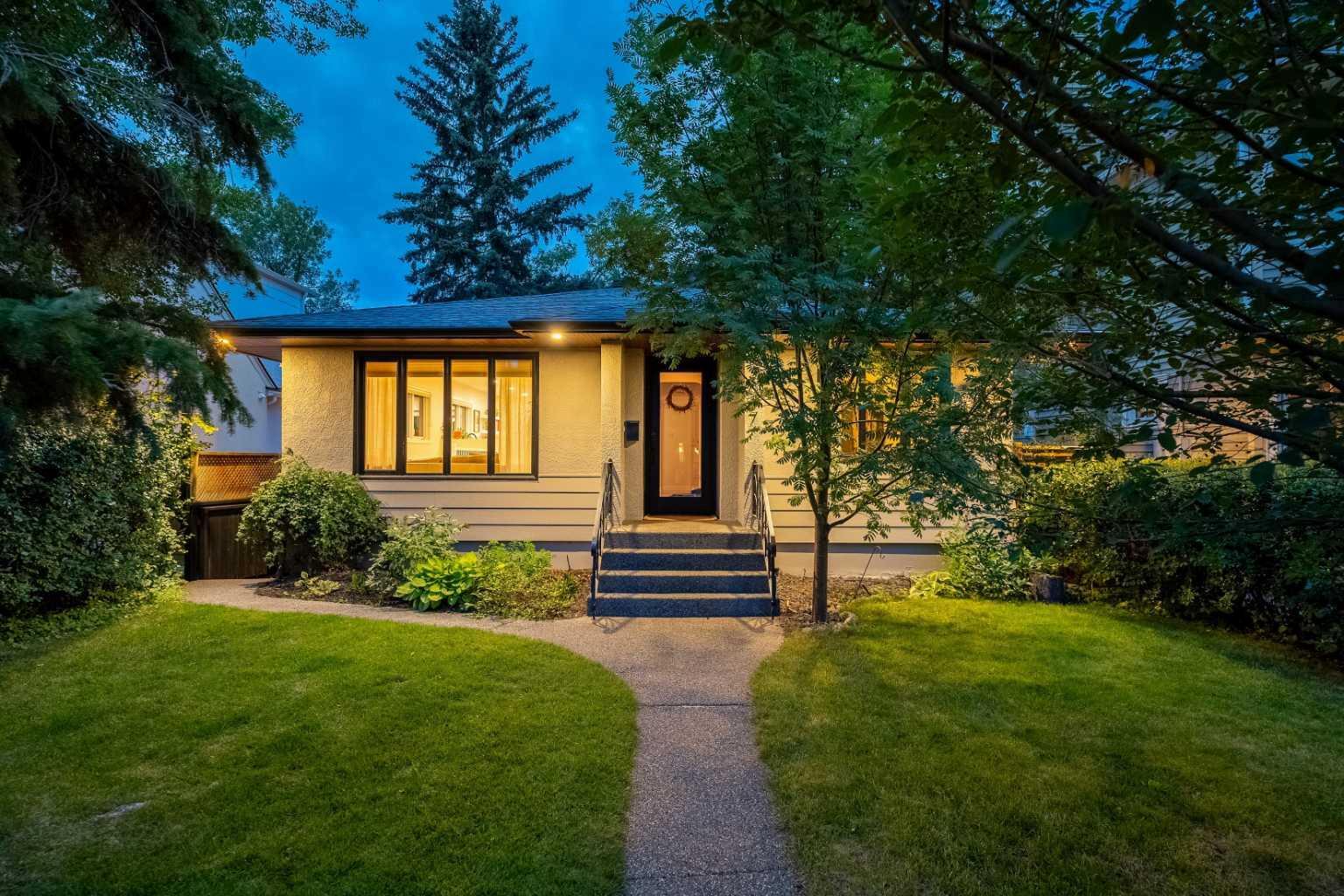 Photo de la propriété: 3637 13A Street SW AB T2T 3S8