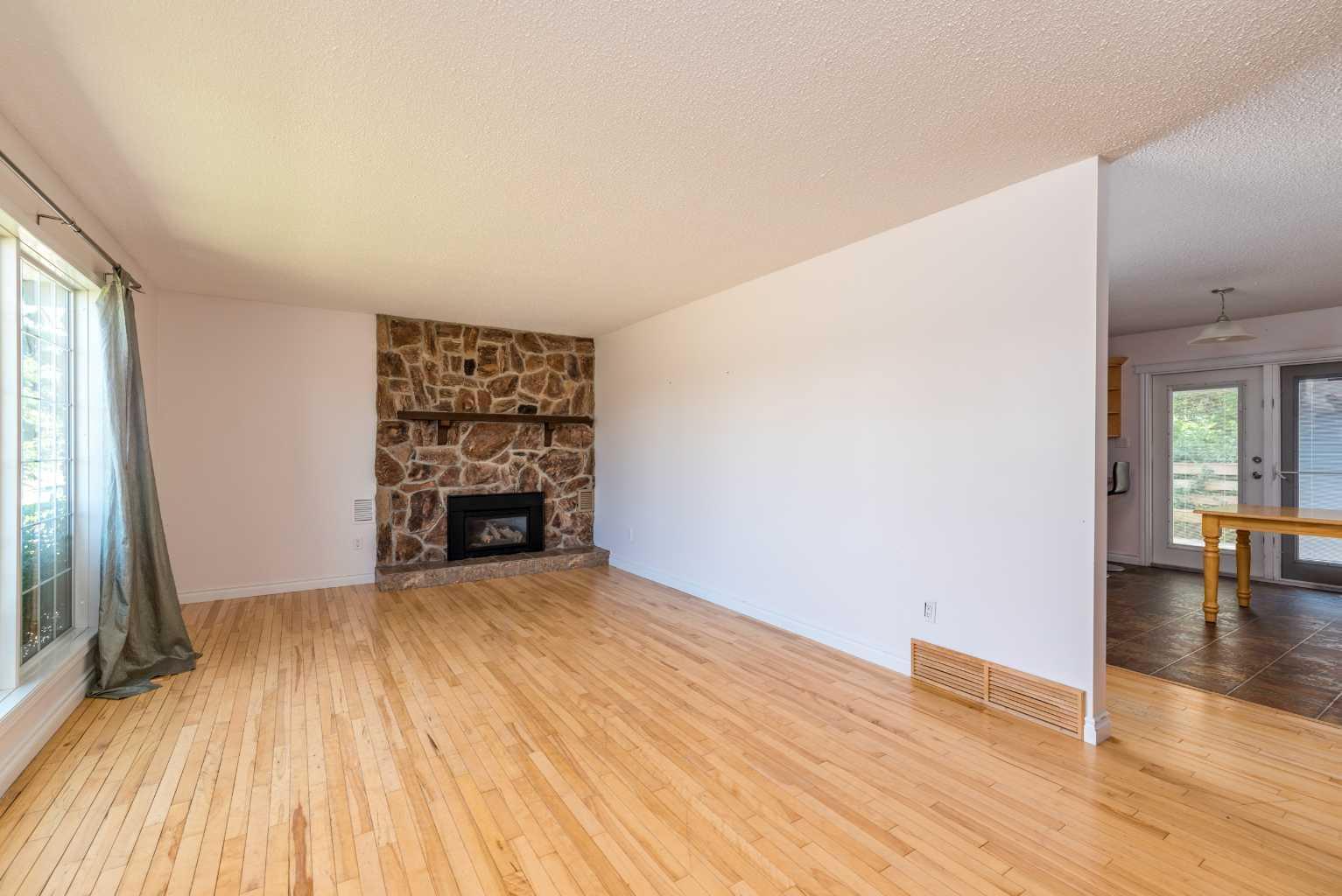 Property Photo: 3914 52 Avenue AB T9V 1P9