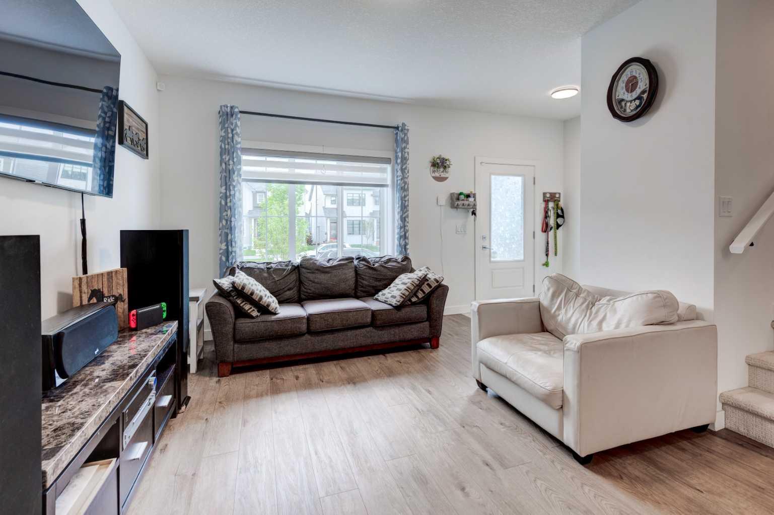 Photo de la propriété: 7443 202 Avenue SE AB T3M 2L3