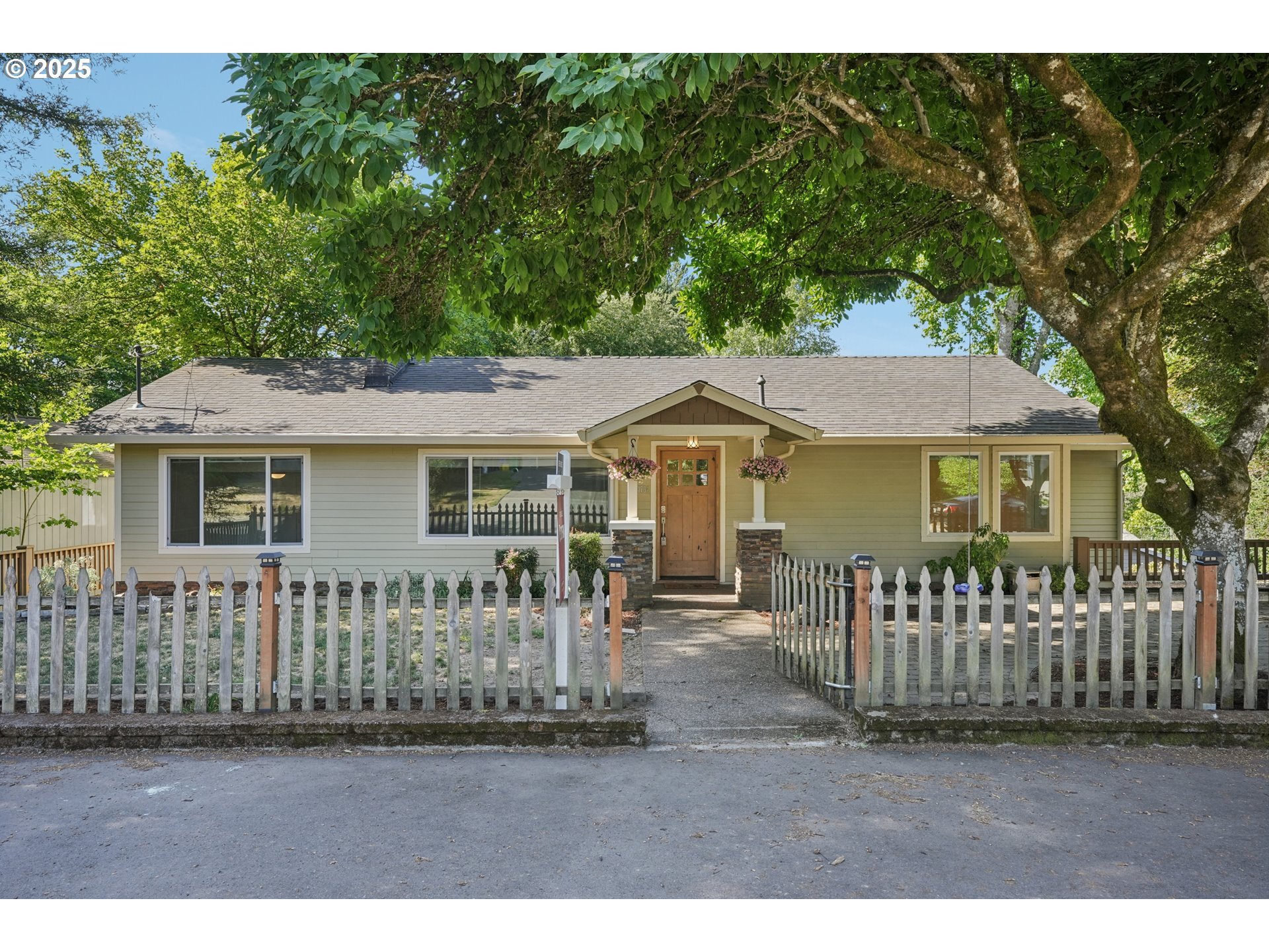 4754 SW Admiral St  Portland OR 97221 photo