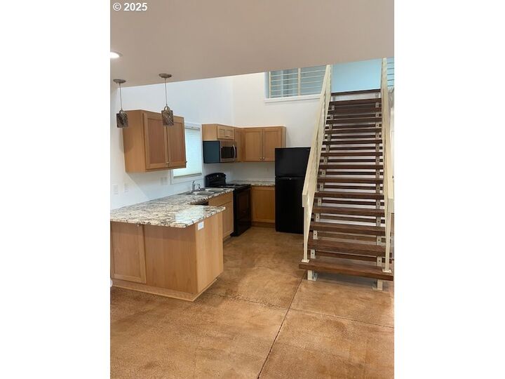 Property Photo: 443 S 43rd St OR 97478